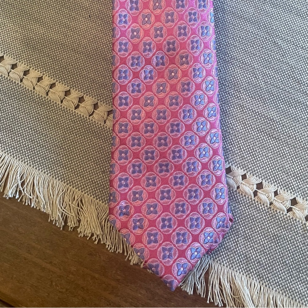 Pink Ted Baker London tie.